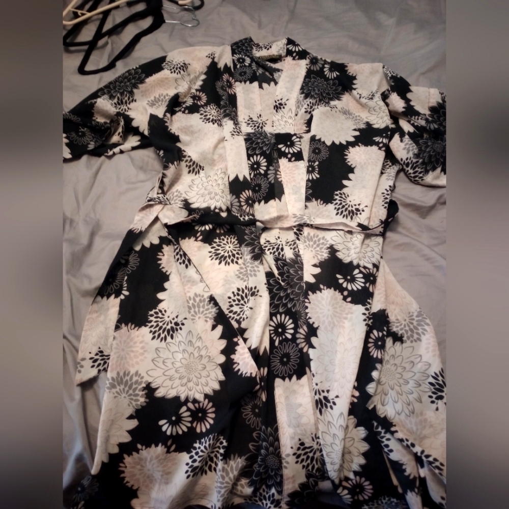 Floral Black and White Robe
